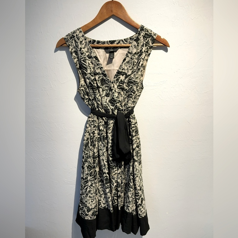 New H&M Black and Ivory Snakeskin Print Dress Size 6
